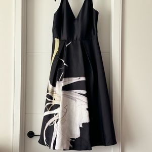 Monique Lhuillier Gown with gorgeous floral detail